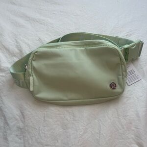 NWT Lululemon Limited Lime Green Everywhere Belt Bag (Kohlrabi Green/White)